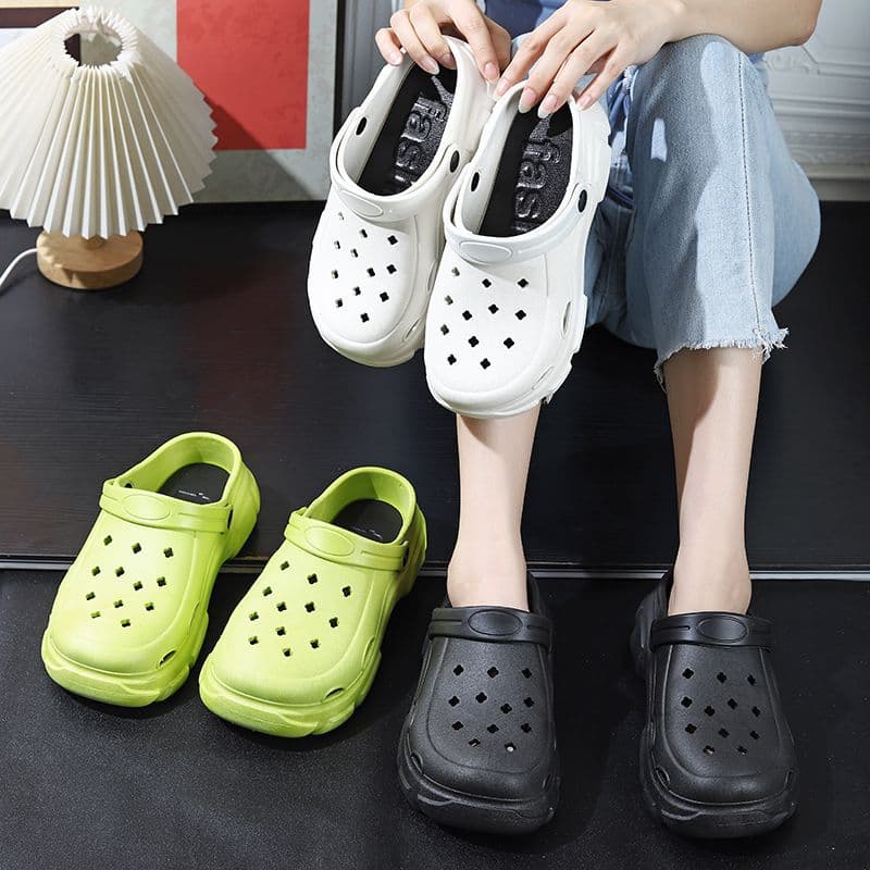 2026 Summer New Croc Shoes for Women Women's Croc Shoes Feeling Striding on Shit Internet Celebrity Hot Style Creative Personalized Baotou with Light Croc Shoes for Women