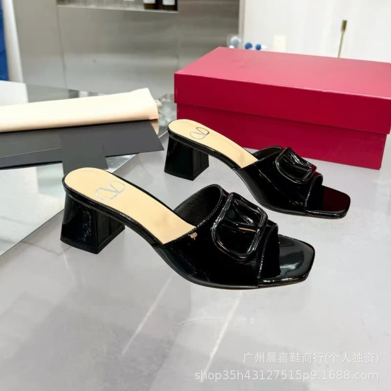 Exported French-style 2026 summer new trendy thick heel vacation wear fashion casual non-slip slippers for women