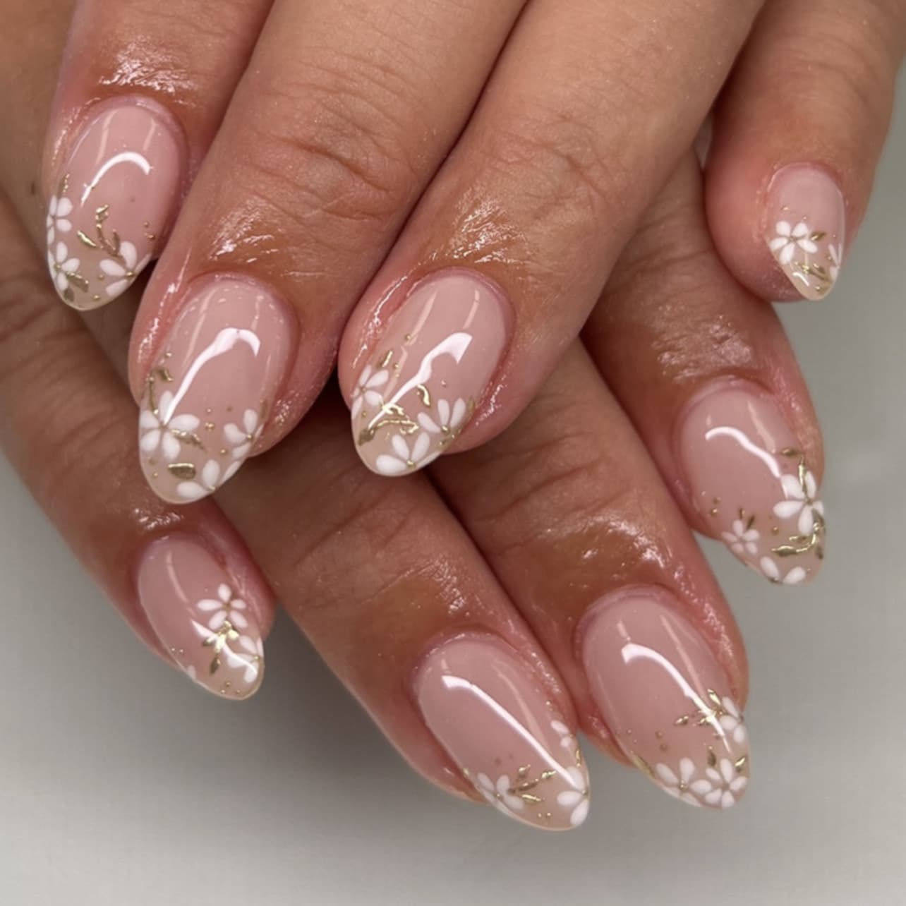 Lefan Manicure Flower Bronzing European and American Wearable Nails Short Almond Nails Simple Wearable Fake Nails Wholesale