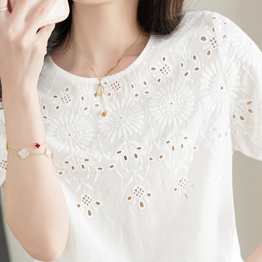 White Cut Out Design Short-Sleeved T-Shirt for Women Summer 2025 New Elegant Age-Reducing Shirt Petite Top