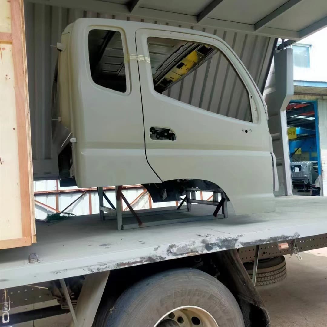 Applicable to Jianghuai Shunda double row cab shell door shell Jiangling Kairui single-piece cab Jiangling cab