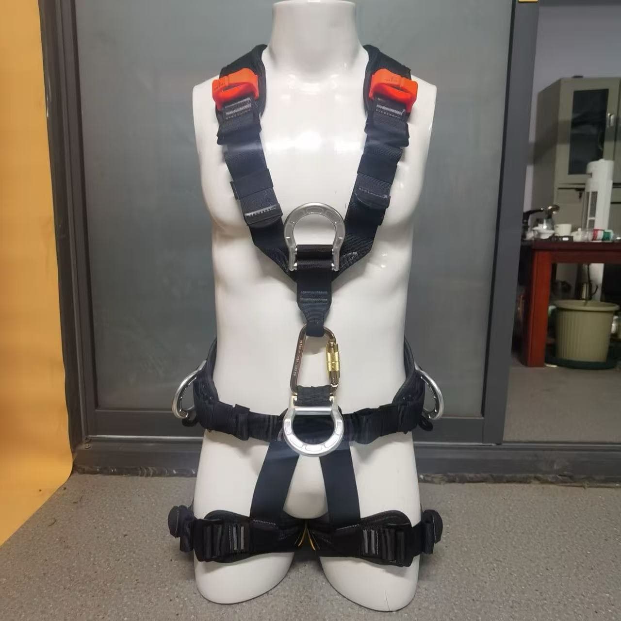 Outdoor mountaineering and rock climbing fall protection safety belt, electrical safety belt, high-altitude rescue, outdoor construction safety belt