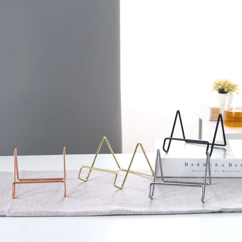 Factory direct sales golden rose gold iron tablet stand for lazy people chasing TV series mobile phone stand photo photo frame rack