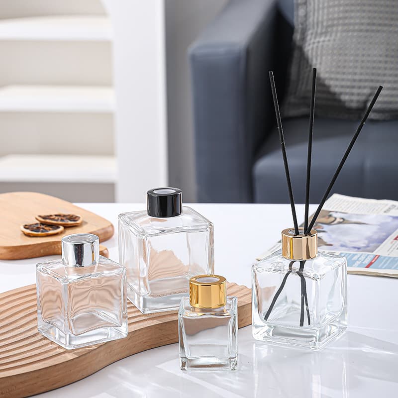 Factory Wholesale Square Clear Glass Aromatherapy Empty Bottle for Bedroom Bathroom Dried Flower Reed Diffuser Bottle