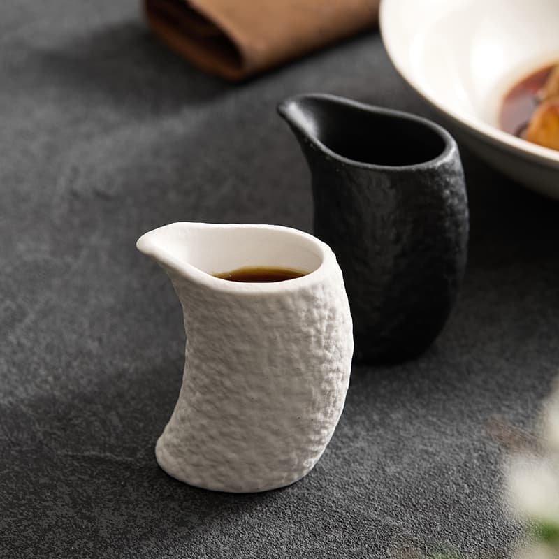 Ceramic Milk Jug Espresso Small Milk Pitcher Creamer Cup Sugar Bowl Milk Can Wholesale Western Food Sauce Boat with Handle Pointed Spout Cup