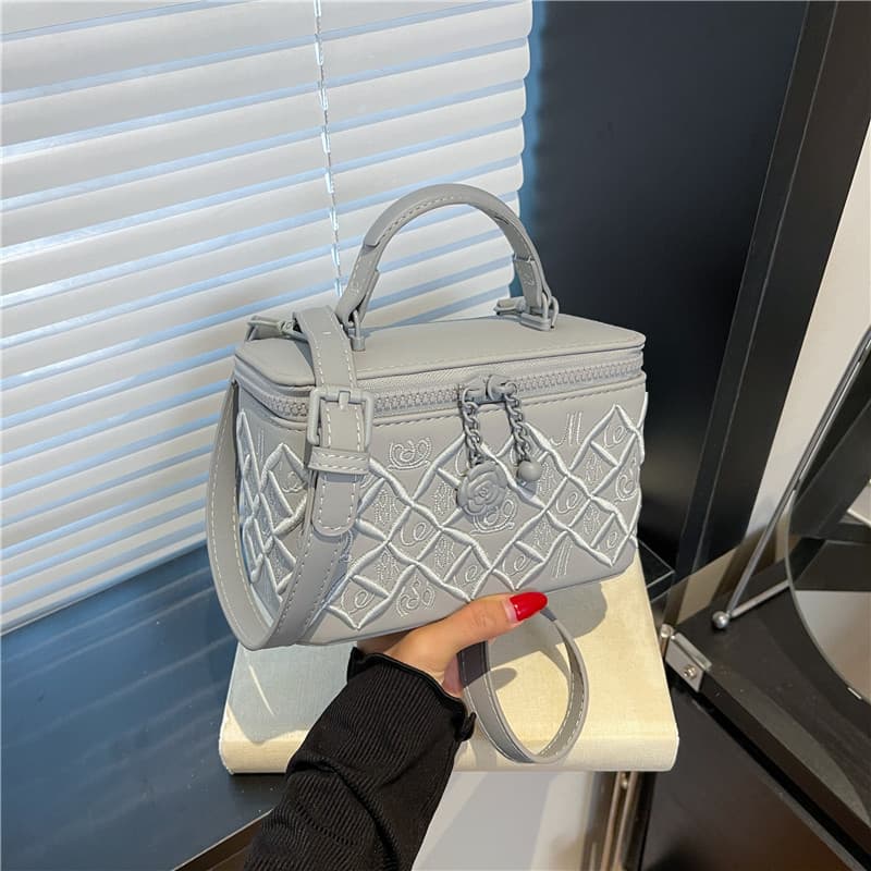 Premium Women's Bag 2026 New Heavy Embroidery Box Bag Elegant Versatile Quilted Fashion Light Luxury Box Bag