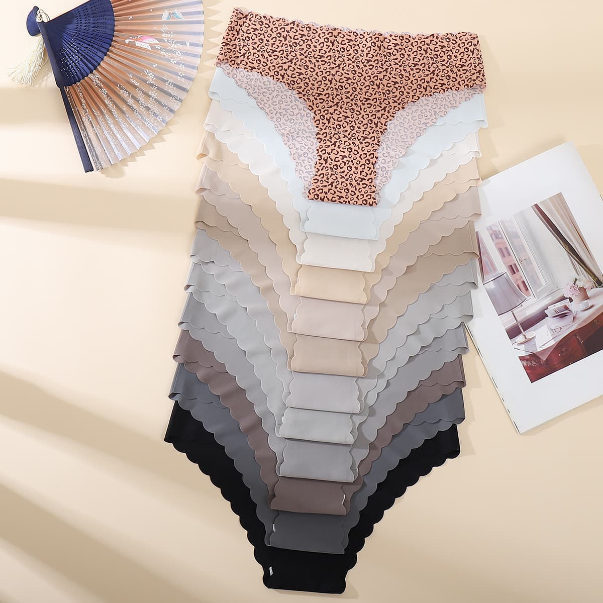Seamless Bikini Style Women's Underwear Triangle Panties Breathable Wave Edge Design 12 Piece Set Comfortable Mid Waist Briefs