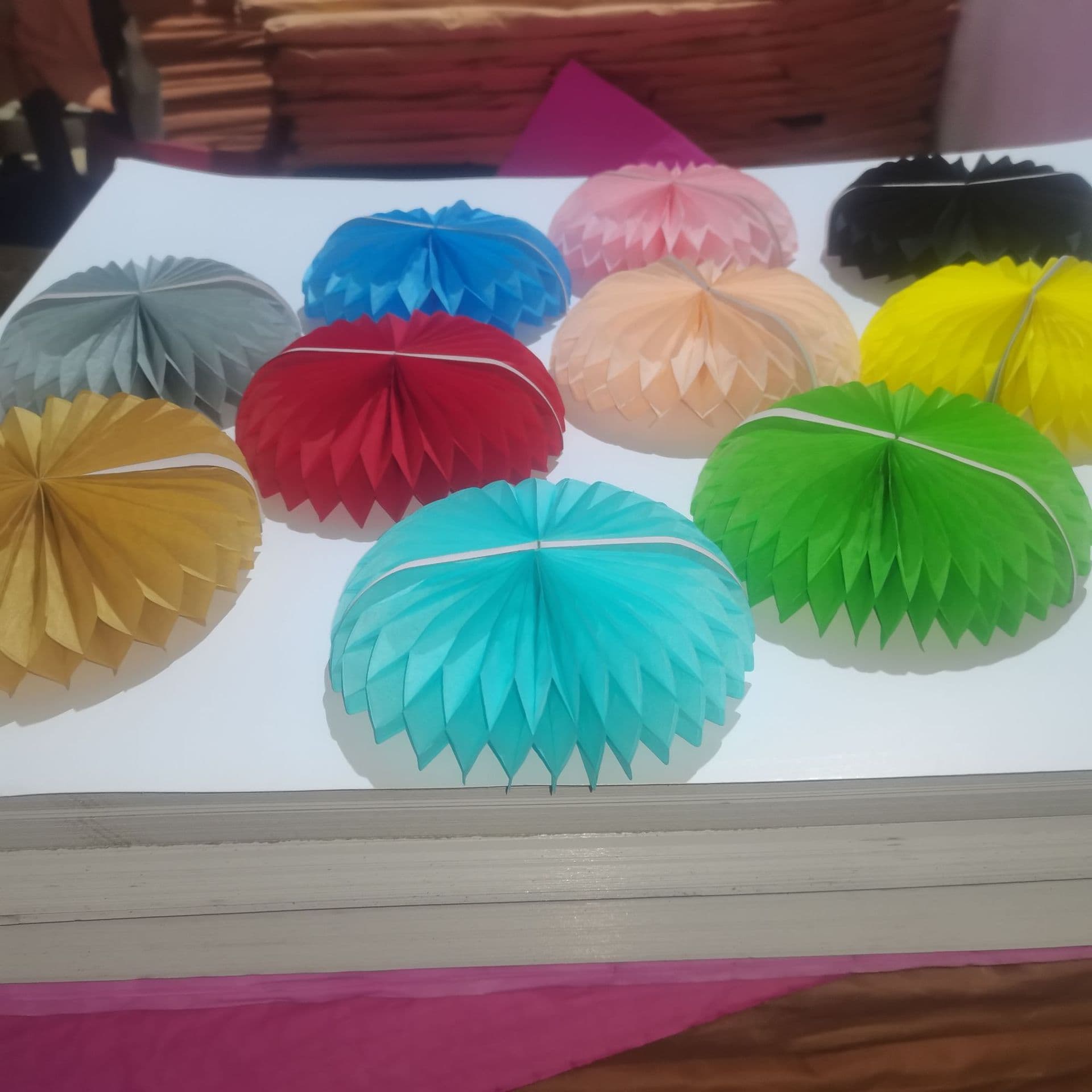 Decorative Honeycomb Ornaments for Weddings, Birthdays, Parties, Festive Occasions - Honeycomb Ball Display Stands Paper Crafts