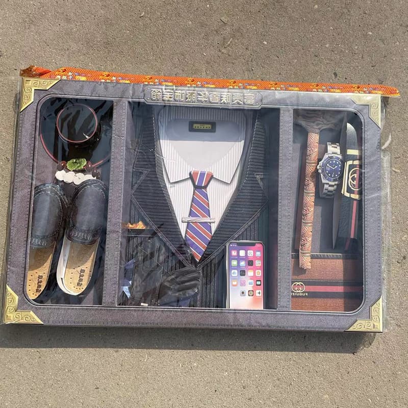 Factory Winter Clothes Festival paper clothes, exquisite gift boxes, sacrificial supplies, men's and women's clothing, hats, suits, full set, worshiping ancestors at graves, burning paper