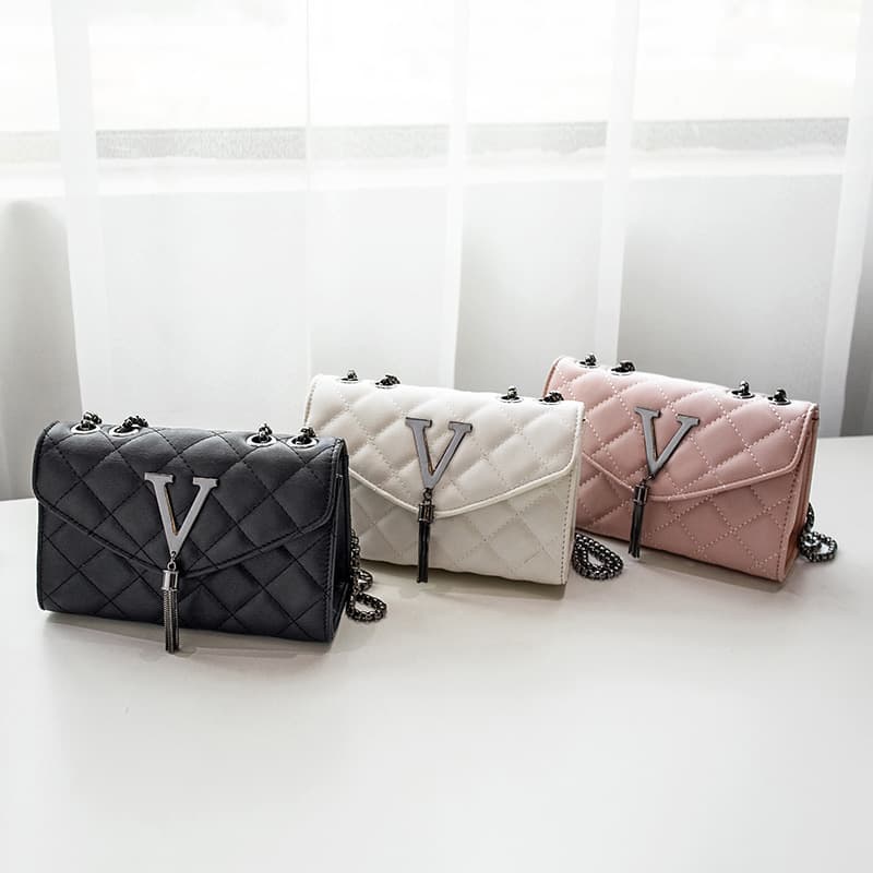 New Fashion Embroidered Diamond Pattern Women's Bag Casual Small Square Bag Shoulder Crossbody Bag with Hardware Tassel Women's Bag Drop Shipping