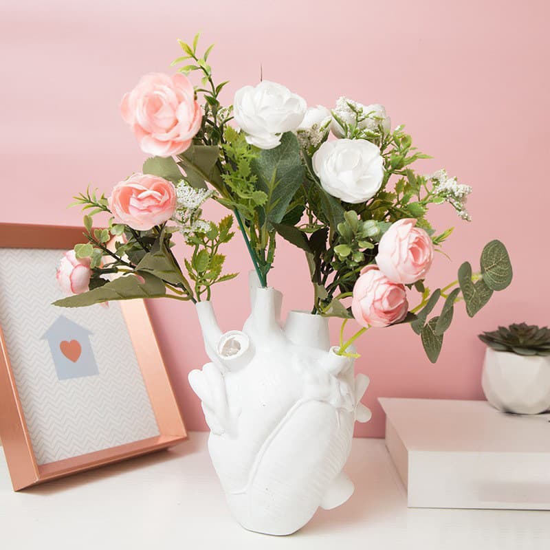 Cross-border hot style Nordic heart vase resin ornaments model room countertop living room vase dining table dry flower flower arrangement