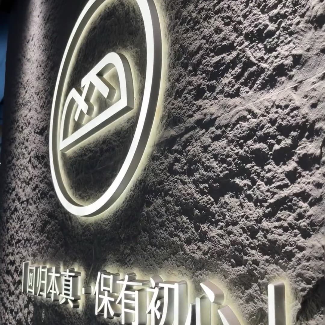Illuminated sign characters, advertising boards, storefront mini letters, stainless steel backlit characters, resin letters for storefronts.
