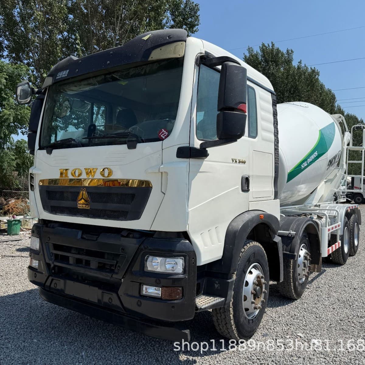 Foreign trade export HOWO 12-wheel front four rear eight large 12 cubic meter mixer truck 340 horsepower 8x4 concrete mixing tank