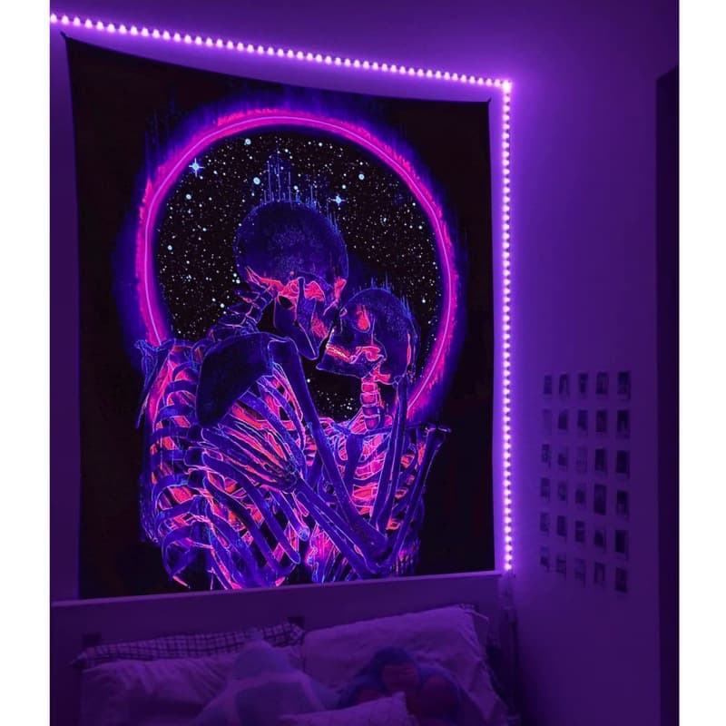 Fluorescent skull tapestry, kissing lovers tapestry UV reaction psychedelic neon tapestry glow in the dark