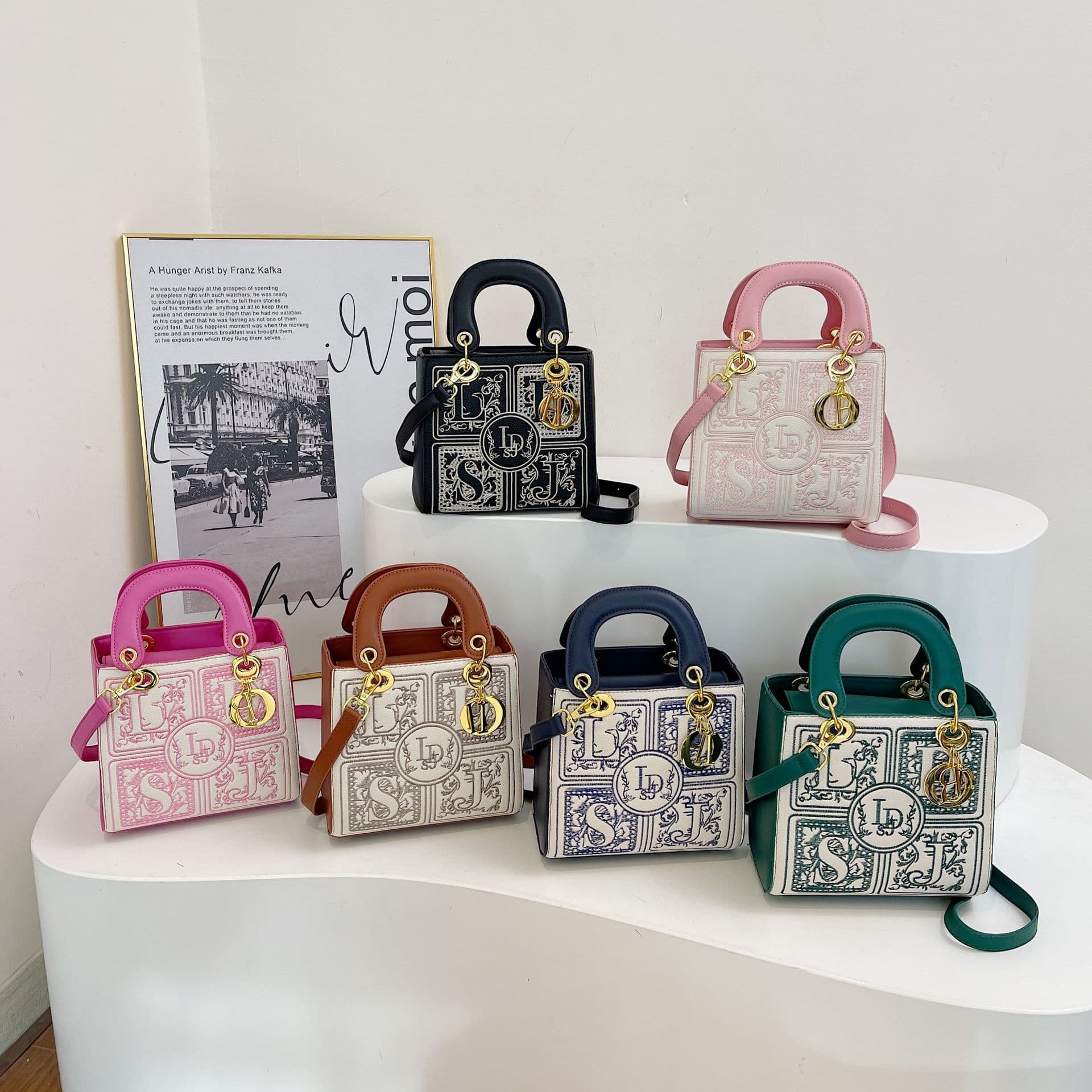 Cross-border 2026 New Light Luxury Heavy Industry Embroidered Princess Diana Bag Fashion Handbag Bag Women's Retro Shoulder Crossbody Bag