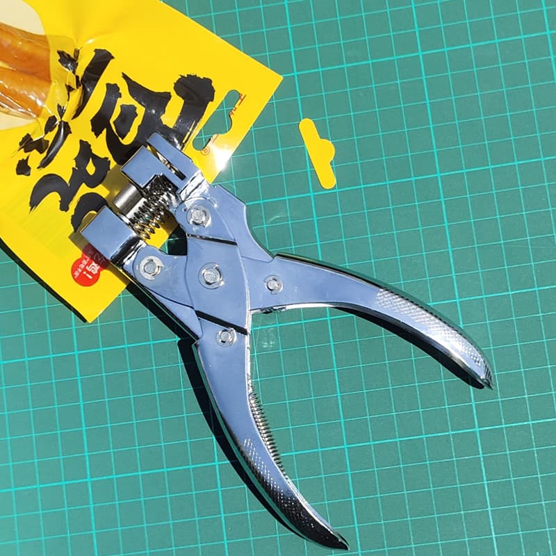 Ouge aircraft hole puncher for supermarket food bags, paper, cardboard, ID card holders, T-hooks, and hole punching pliers