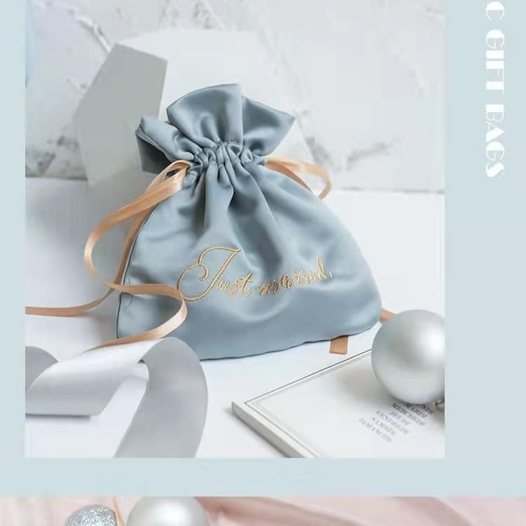 New imitation silk wedding candy gift bags, pearl jewelry necklace packaging bags, hair clip lipstick packaging bags, logo printing available.