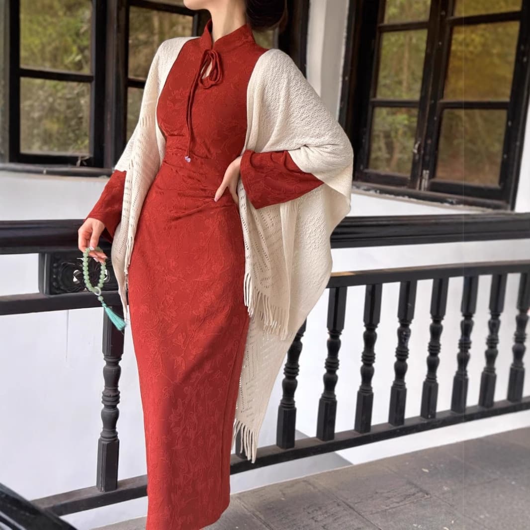 Elegant Long Sleeve Chinese Dress For Engagement Autumn/Winter Stylish Red Dress With Subtle Stripes Ladies Day-To-Day Wear