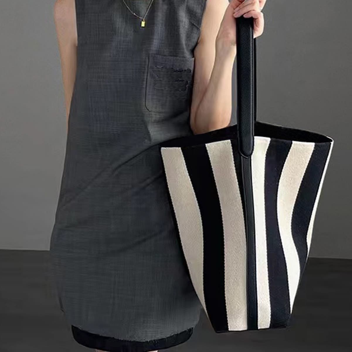 Cross-border Trade Striped Canvas Bag 2026 Spring/Summer Black and White Contrast Wide Strap Women's Large Capacity Tote Bag Bucket Bag
