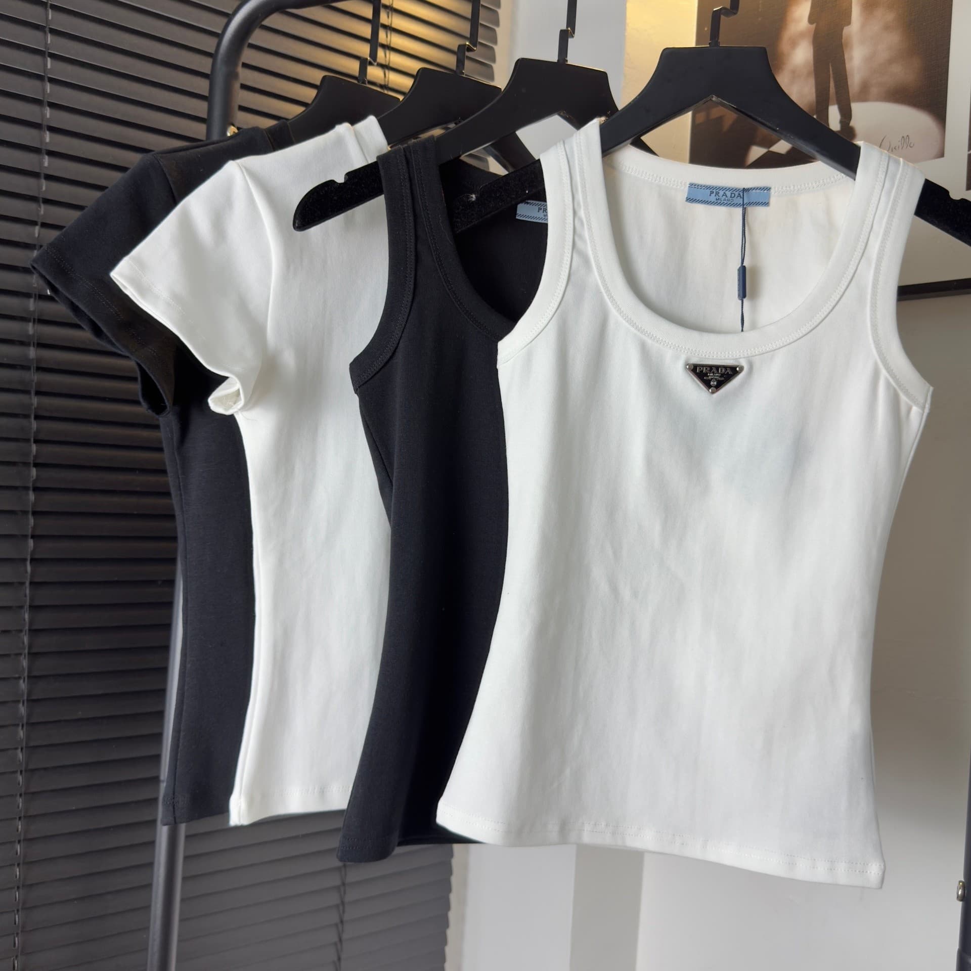 Nanyou High-Quality Niche 2024 Summer New Simple White Vest Slimming Versatile Sleeveless Short Top for Women