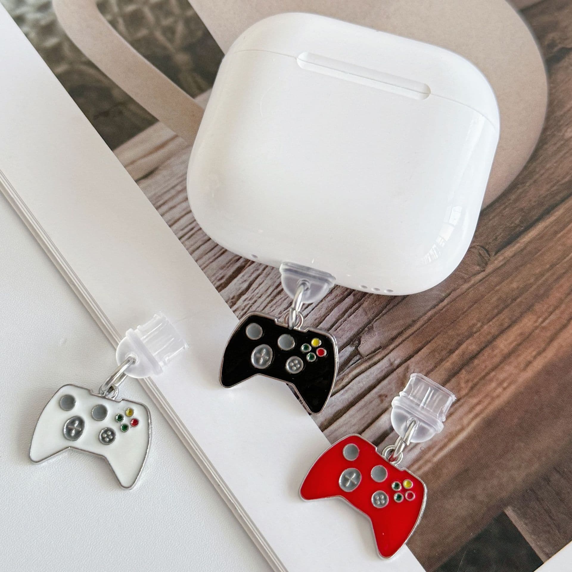 Electric toy game console pendant suitable for kindle headphones Type-c Apple mobile phone charging port dust plug