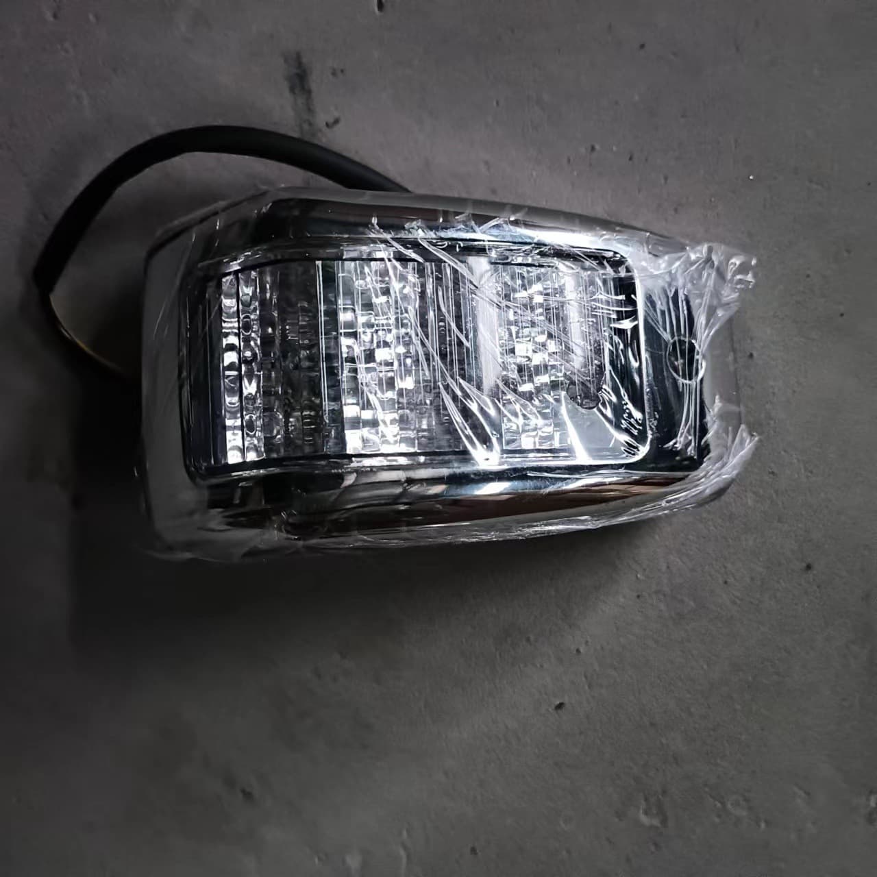Suitable for Hino HINO500700 universal LED electroplating modified small side light fender side light auto accessories