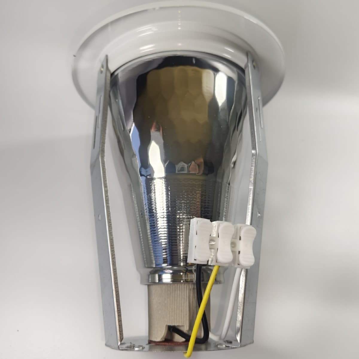 Old-style downlights 4-inch 5-inch three-bracket downlight with LED energy-saving E27 bulb socket, outer shell, lampshade, ceiling spotlight