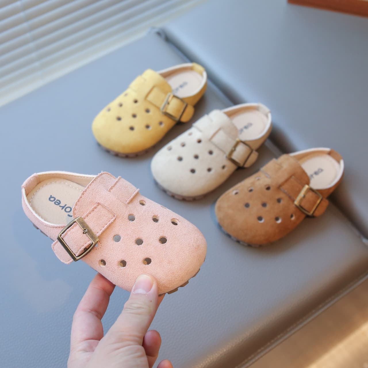 2025 summer new girls half-drag fashion baby one-word drag hole soft bottom indoor and outdoor slippers wholesale generation