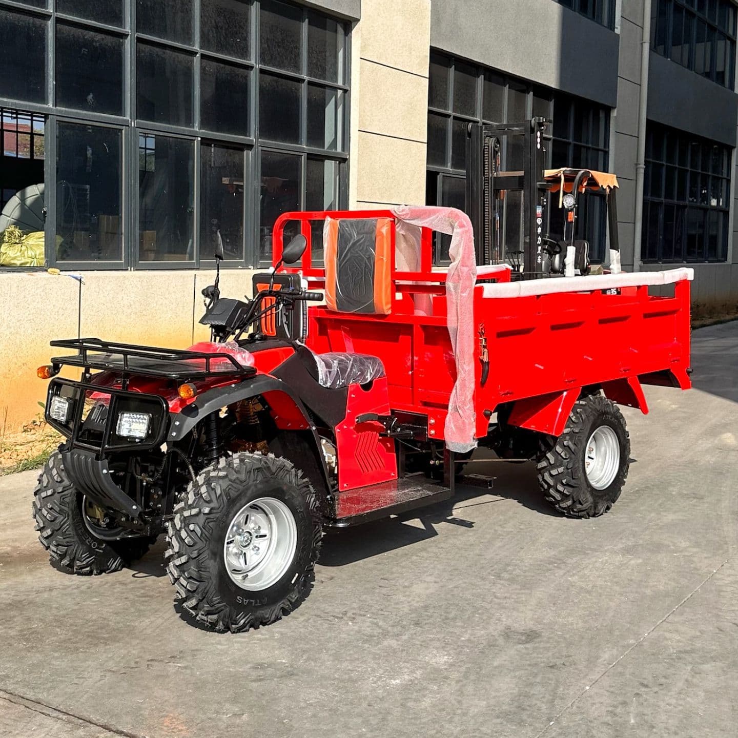 300Cc Four-Wheel Drive Transmission Shaft Agricultural Cargo Motorcycle 4X4 Orchard Transport Atv with Bucket