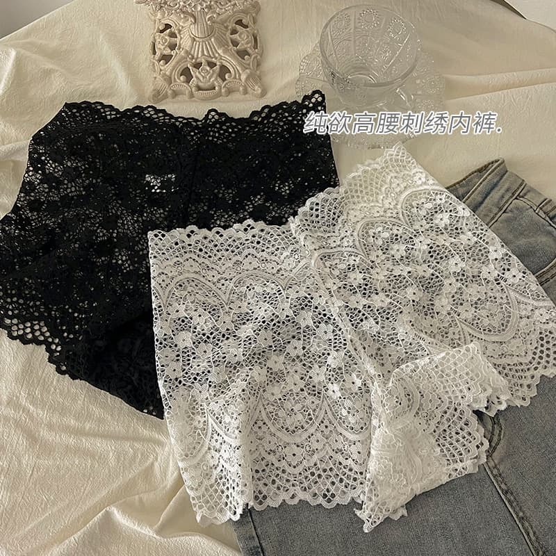 French-Style Sexy Lace Boxer Briefs for Women, Hollow-Out Seamless Ultra-Thin Black Peach-Butt Mid-Waist Young Girl's Four-Corner Panties