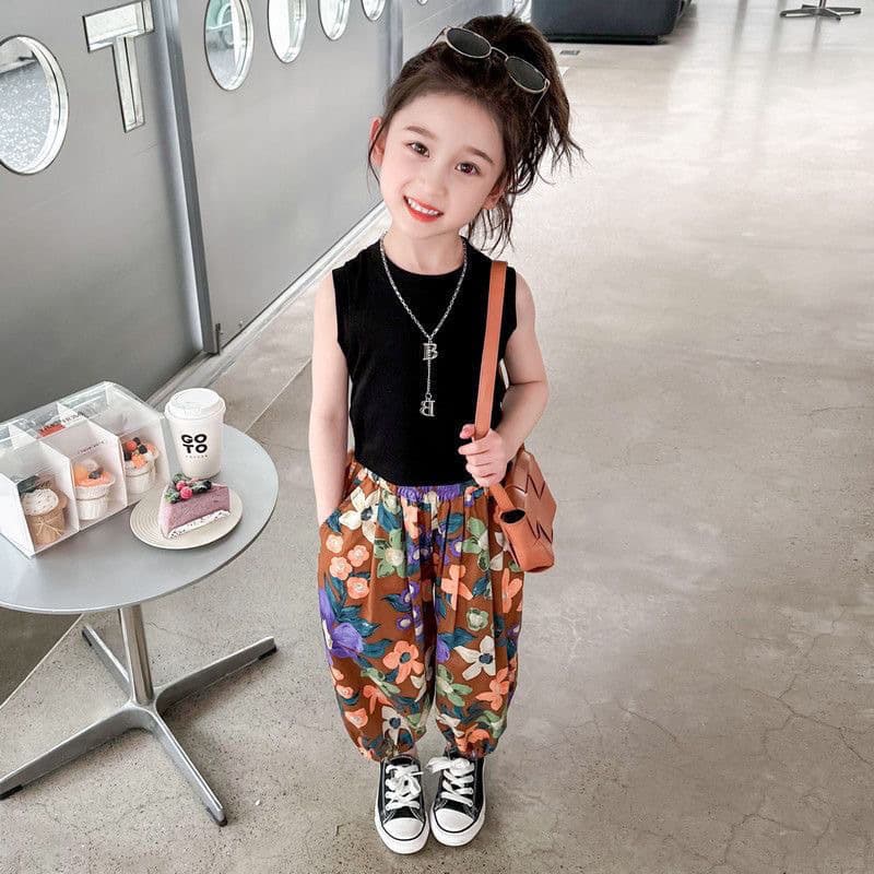 2023 New Girls' Summer Set, Popular Street Style Children's Vest with Thin Mosquito-Repellent Pants, Trendy Two-Piece for Babies
