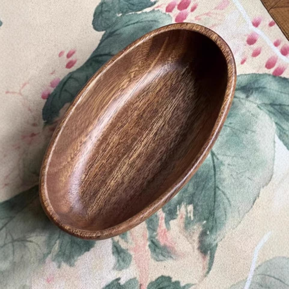 Japanese-style mini boat-shaped wooden plate, walnut wood salad bowl, small wooden boat, creative mini boat-shaped fruit and vegetable dish for home use.
