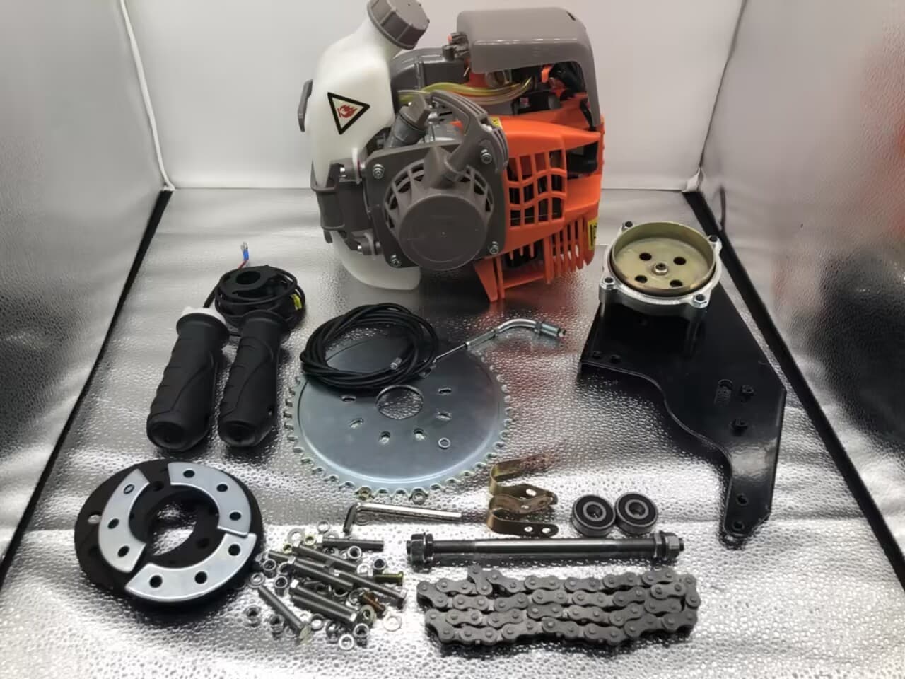 Bicycle side-mounted gasoline engine, two-stroke 1E44FA, four-stroke 140F