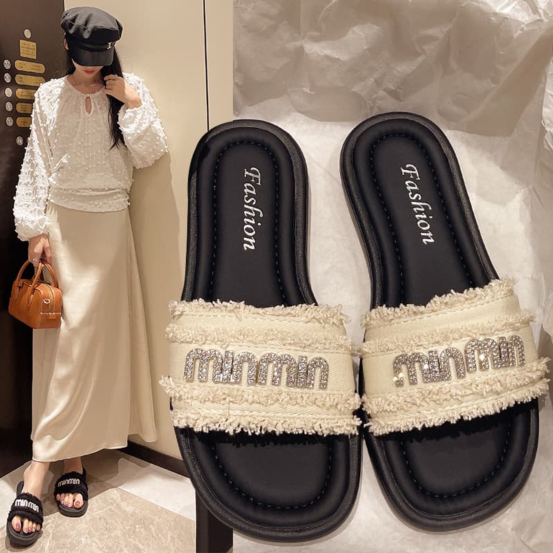 French Chic Slippers for Women Summer, Wholesale New Year Popular Fashion Rhinestone Flat One-Strap Beach Sandals