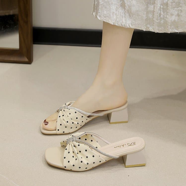 Retro Polka Dot Sweet Style Beach Sandals for Women 2026 Summer New Versatile Style with Skirts and Chunky Heels