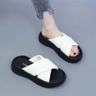 Women's Outdoor Slippers 2026 Summer New Platform Thick Sole Anti-Slip Cross Strap Soft Sole Casual Beach Sandals