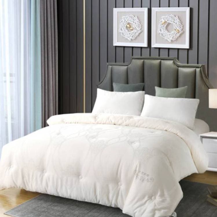 Factory Direct Supply Winter Quilt Spring/Autumn Soybean Imitation Goose Down Comfort Warm Quilt Core, Bed and Hotel Supplies Quilt Customization