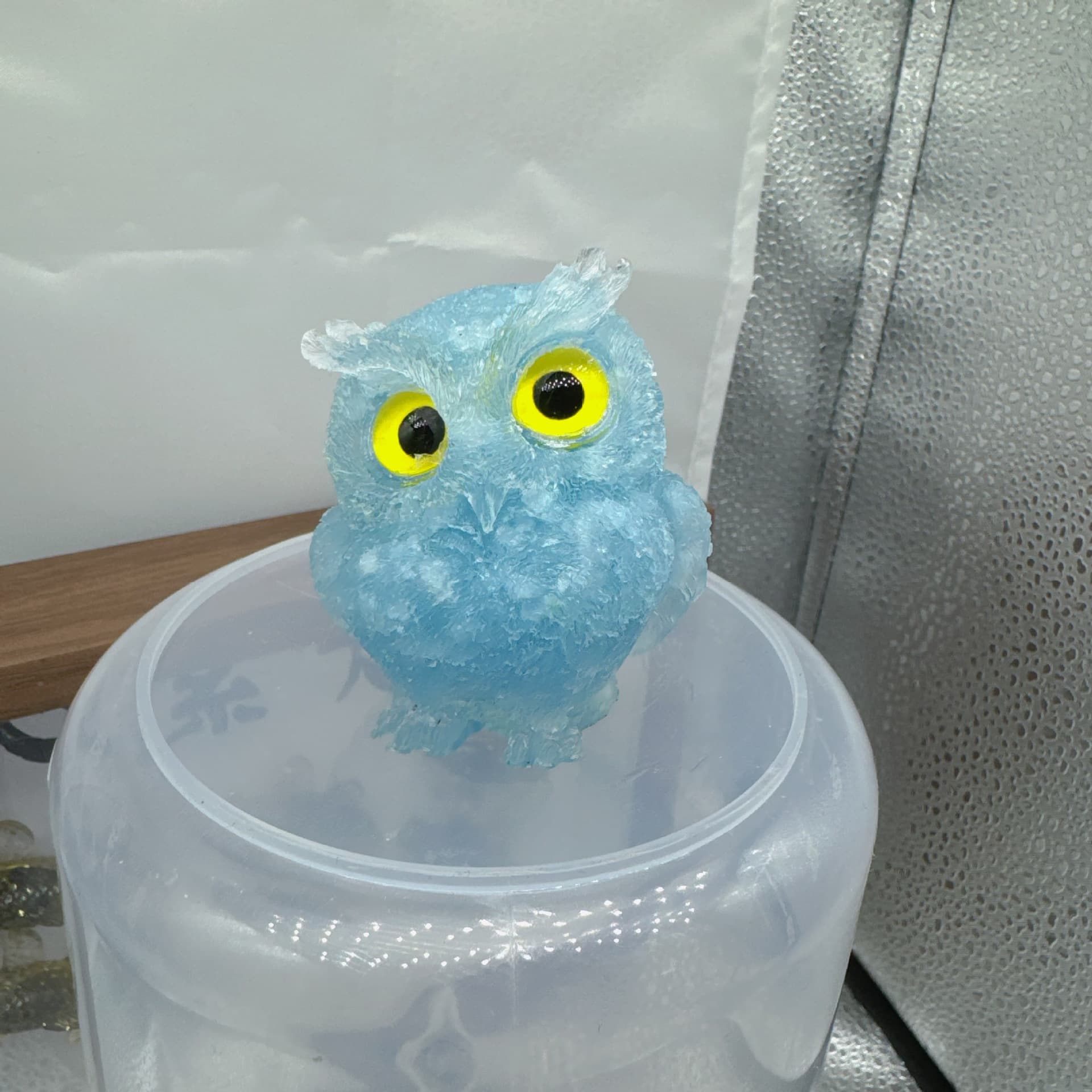 Cross-border Amazon Natural Crystal Crushed Stone Epoxy Owl Figurine Desktop Decoration Home Ornament Gift Wholesale
