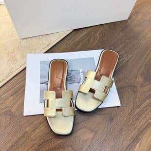 Sanya Vacation Fashion Flat Slide Sandals 2026 Summer New Style Flat Heel Beach Slippers for Women Outdoor Cross-Border