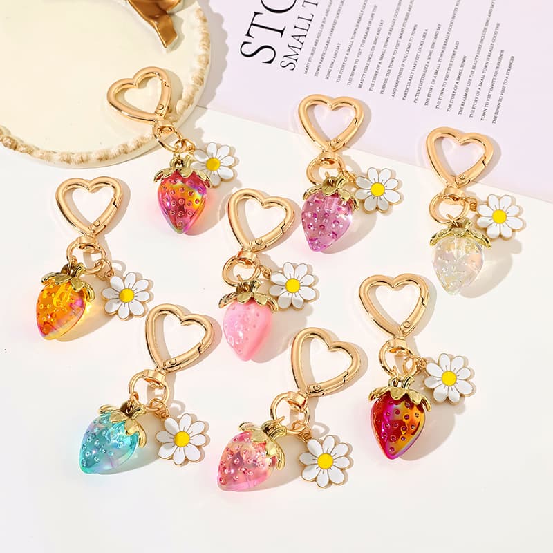 Cute personality girl heart sweet strawberry heart-shaped keychain Internet celebrity female new creative bag key jewelry pendant