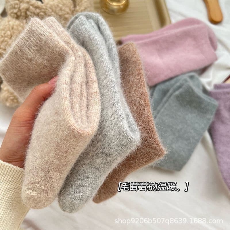 Plush women's mid-calf socks, autumn and winter rabbit wool thick warm solid color furry ins trendy winter stacked socks.