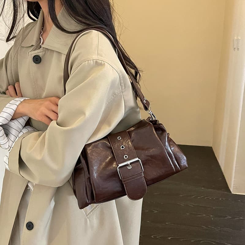 Korean Niche Oil Wax Leather Underarm Baguette Bag Women 2026 Autumn Winter New High-End Commuter Shoulder Crossbody Bag
