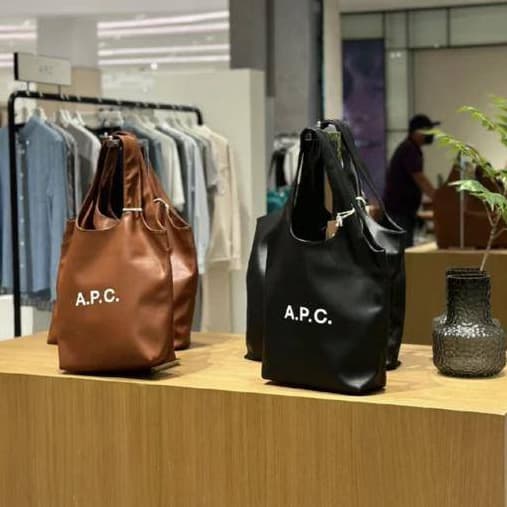 South Korea APC women's logo printed leather tote bag large capacity commuter bag shoulder computer bag handbag