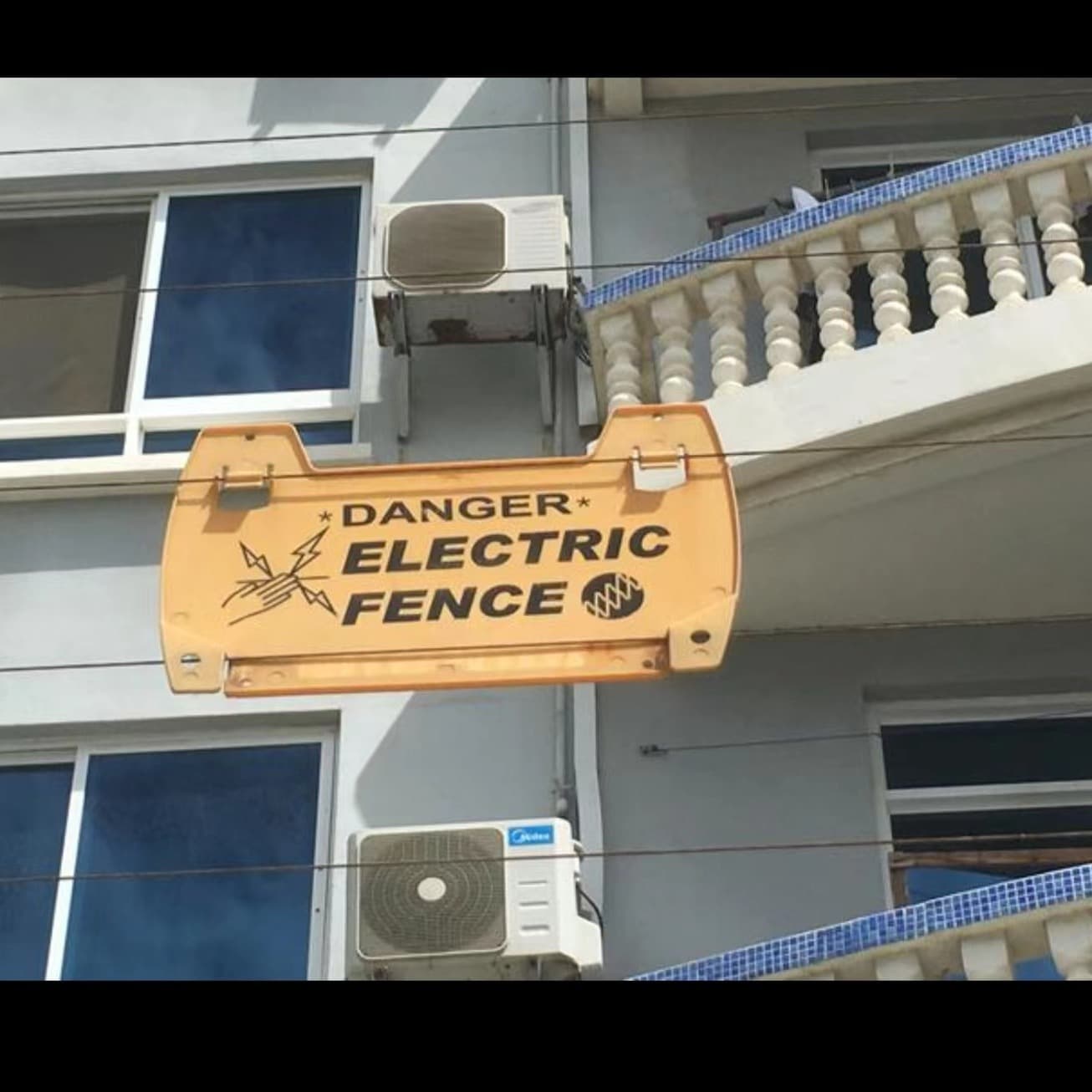 Factory direct supply of electronic fence pulse warning signs, electronic fences, school anti-theft warning signs, and various accessories.