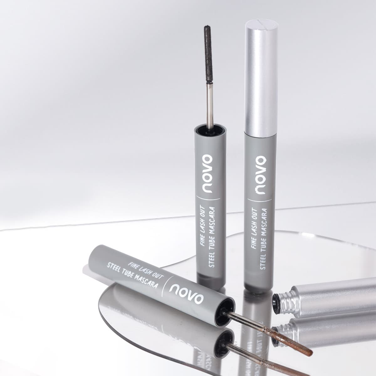 Novo6067 Mascara Lengthens and Curls, Waterproof, Non-Smudged, Long-Lasting, Non-Fading, Thin Brush Head with Clear Roots