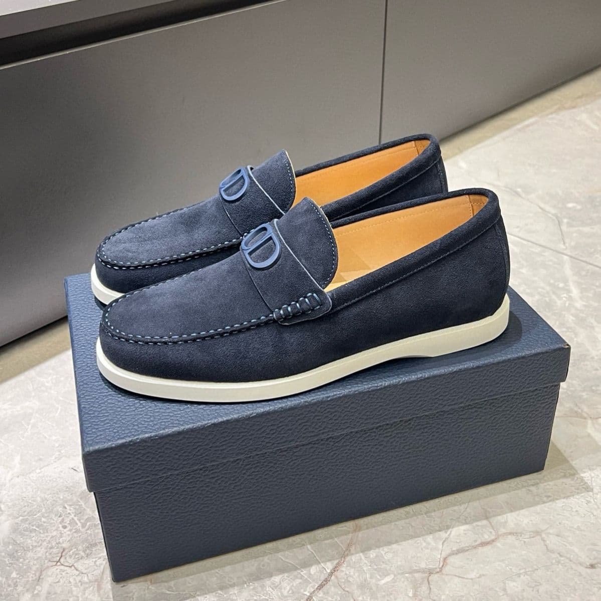 European station's new versatile slip-on loafers for men, genuine leather lazy slip-ons, fashionable, lightweight casual shoes