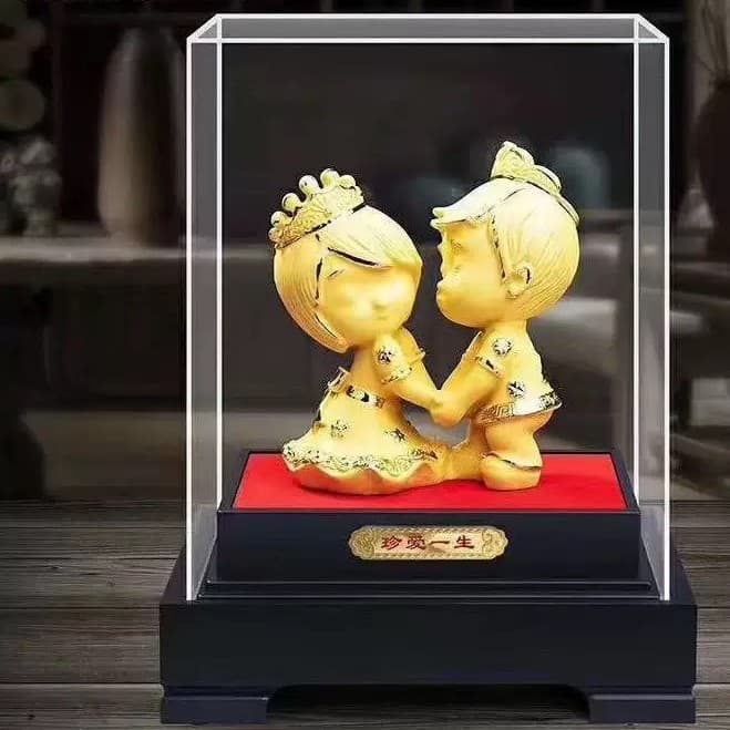 Gold-plated wedding ornament, symbolizing a long and happy marriage, a beautiful craft gift for home decor.