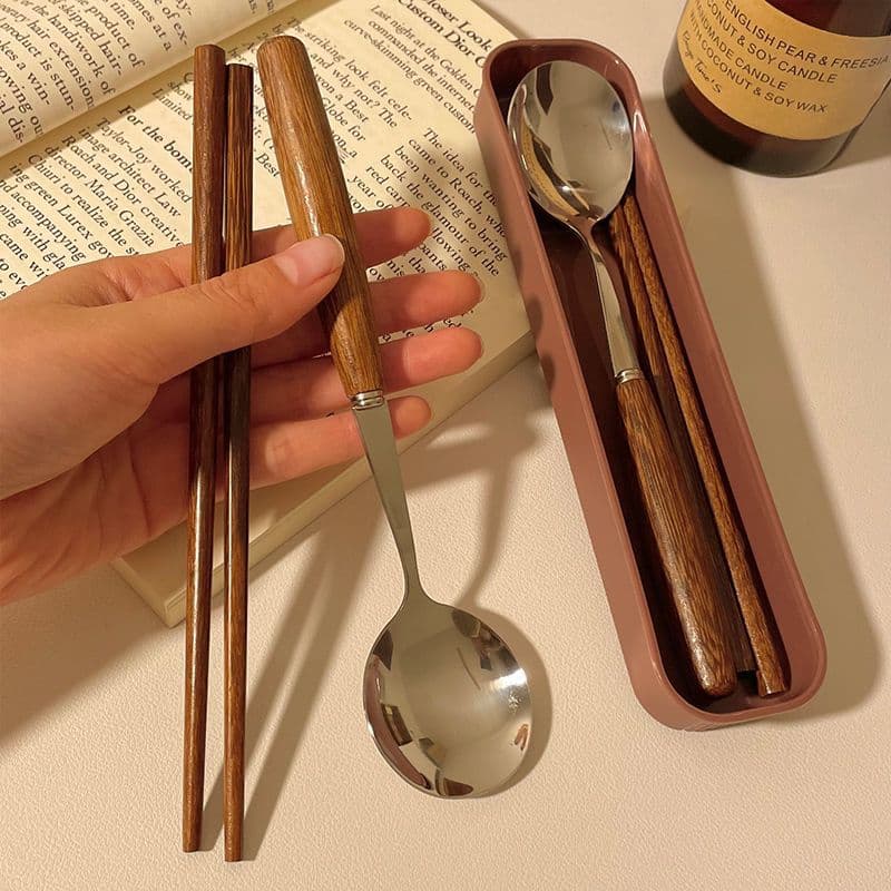 Stainless steel tableware with wooden chopsticks, spoon, and fork in a portable storage box for students and office workers, three-piece set wholesale