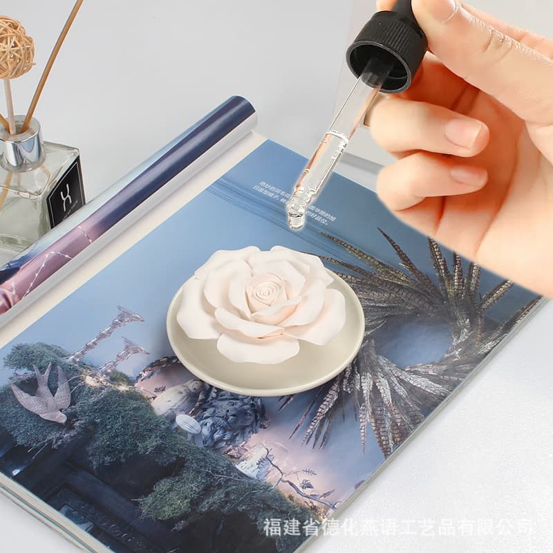 Creative Aromatherapy Ceramic Diffuser Craft, Dresser Essential Oil Diffuser, Handmade Ceramic Rose Gift