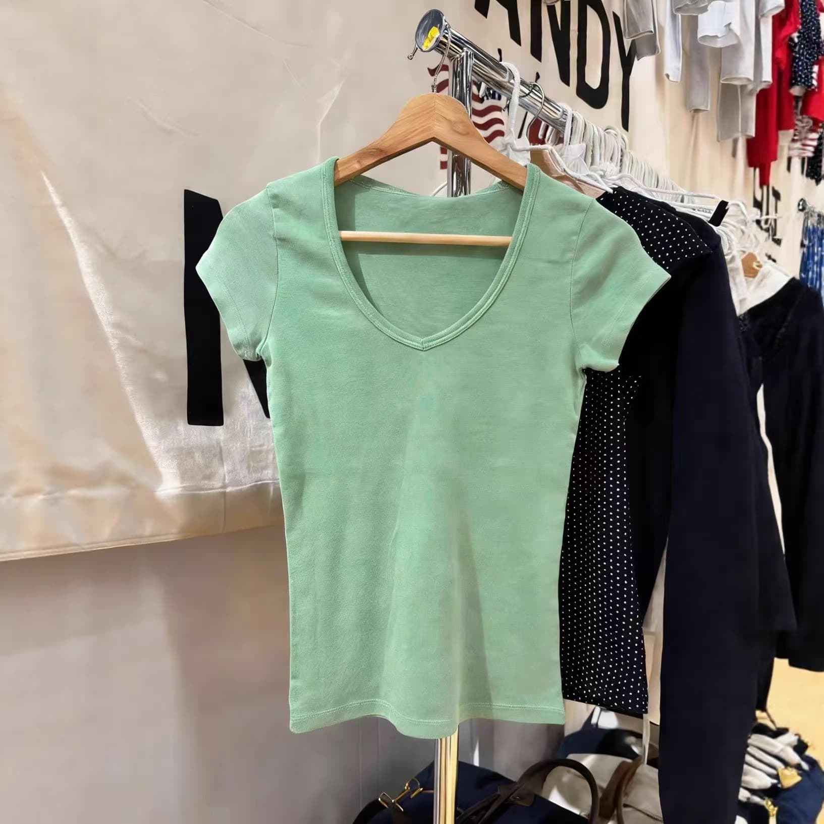 BM Style New Grass Green V-Neck Short Sleeve T-Shirt for Women, Safiya Top Slim Slimming Versatile Crew Neck Base Top